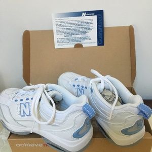 NEW BALANCE WOMEN'S TENNIS SHOES